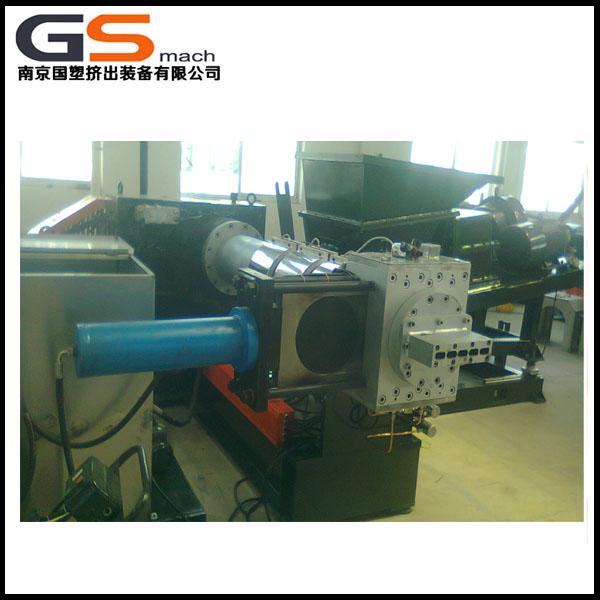 Capaciteit van de de Granulatormachine 1-2T/H van het Waterkoelingssysteem de Rubber voor Filter Vuil Rubber